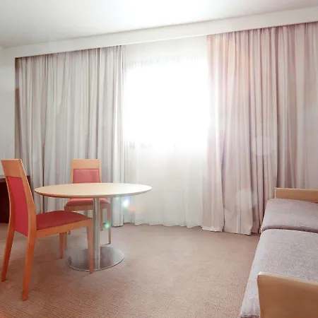 Novotel Atria Centre 4* נים
