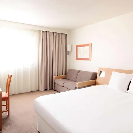 Novotel Atria Centre 4* נים