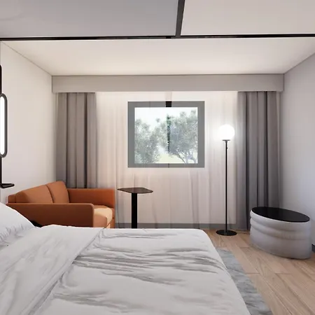 Novotel Atria Centre 4* נים