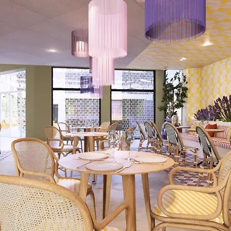 Novotel Atria Centre 4* נים