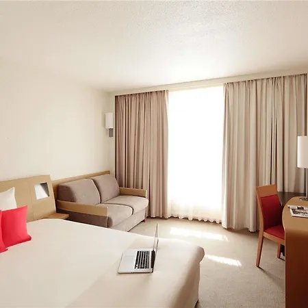 Novotel Atria Centre 호텔