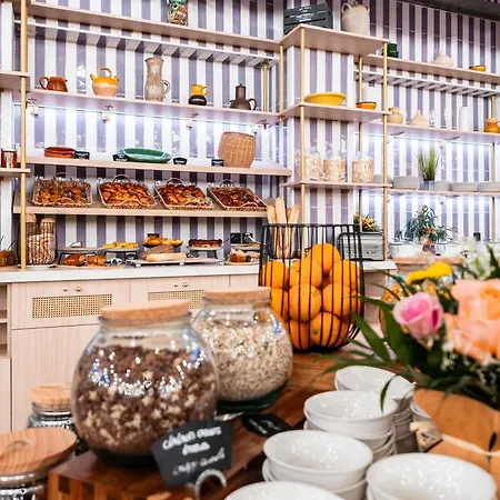 Novotel Atria Centre נים