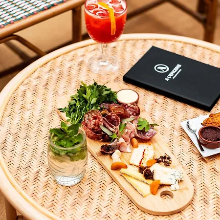 מלון Novotel Atria Centre נים