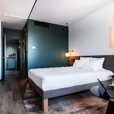 Hotel Novotel Atria Centre 4*