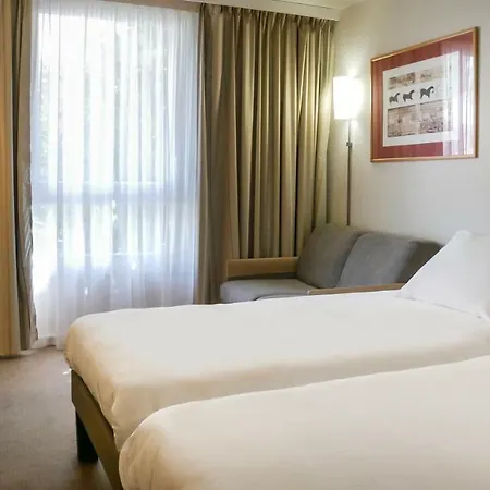 Novotel Atria Centre נים